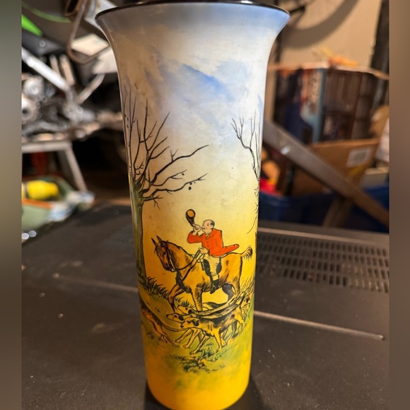 Crown Ducal Wear England Vase with Gilt Rim - Picture 1 of 4